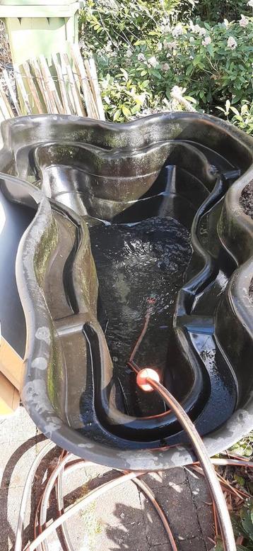 Voorgevormde vijverbak pomp uv lamp en extra pomp  beschikbaar voor biedingen