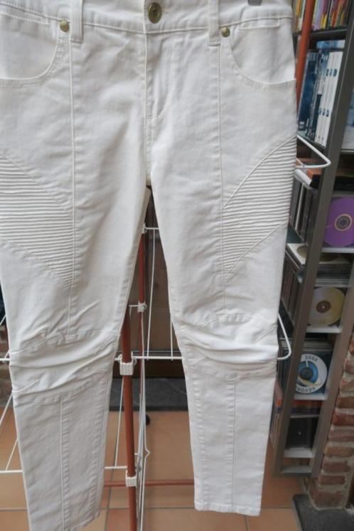 Broek nieuw wit Pierre Balmain mt 26, Kleding | Dames, Spijkerbroeken en Jeans, Nieuw, W27 (confectie 34) of kleiner, Wit, Verzenden