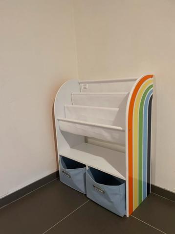 Boekenkast voor kinderen beschikbaar voor biedingen