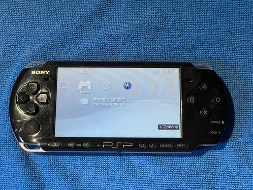PSP 3000 met nieuwe batterij, glazen scherm & 64GB SD kaart, Games en Spelcomputers, Spelcomputers | Sony PSP, Gebruikt, PSP, Zwart