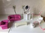 Meubeltjes en hondje uit poppenhuis, Ophalen of Verzenden, Gebruikt, Poppenhuis