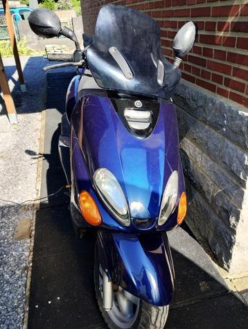 Scooter Yamaha 125 cc beschikbaar voor biedingen