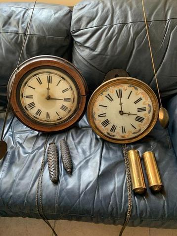 2 antieke klokken beschikbaar voor biedingen