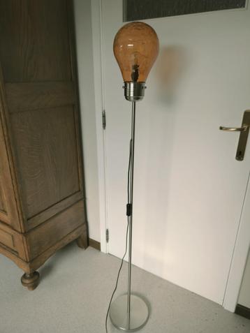 Lamp beschikbaar voor biedingen