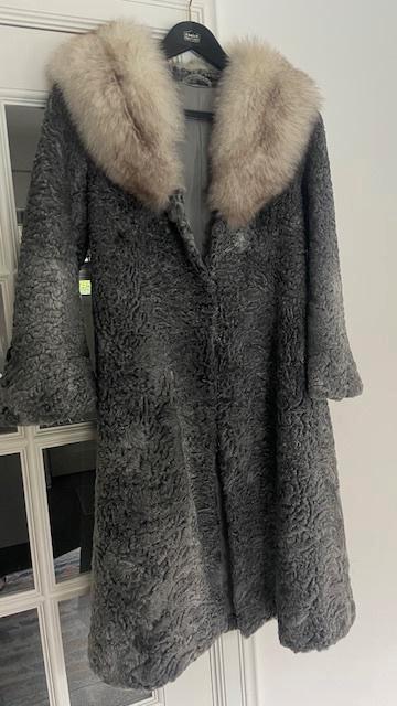 MANTEAU EN FOURRURE D'ASTRAKAN VINTAGE, Vêtements | Femmes, Vestes | Hiver, Comme neuf, Taille 36 (S), Gris, Enlèvement