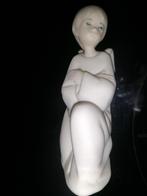 statue en porcelaine espagnole représentant un ange. 12 cm d, Comme neuf, Enlèvement ou Envoi