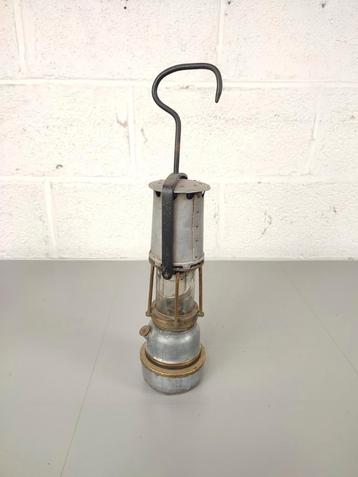 Oude mijnweekers lamp beschikbaar voor biedingen