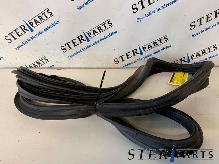 Achterkleprubber van een Mercedes ML-Klasse, Auto-onderdelen, Carrosserie, Mercedes-Benz, Gebruikt, 3 maanden garantie, Ophalen of Verzenden