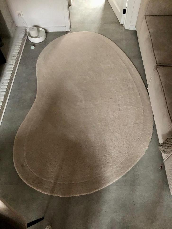 tapijt vloerkleed organic shape westwing 150x230, Huis en Inrichting, Stoffering | Tapijten en Vloerkleden, Gebruikt, 100 tot 150 cm