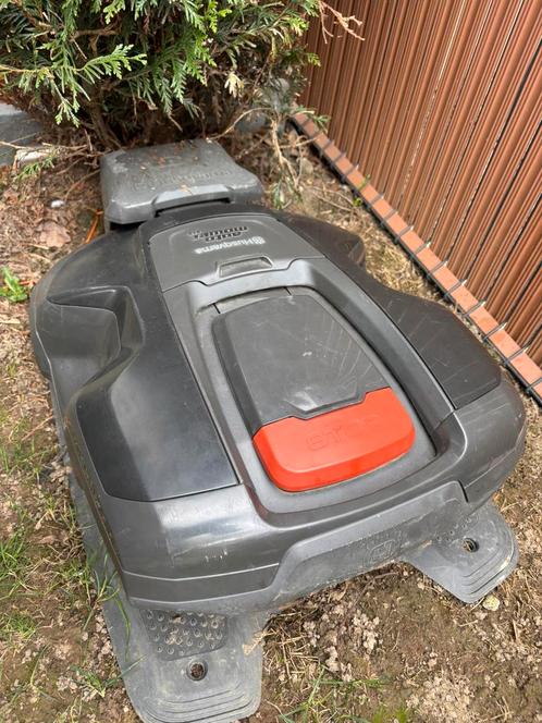 Husqvarna 315, Tuin en Terras, Robotmaaiers, Zo goed als nieuw, Ophalen of Verzenden