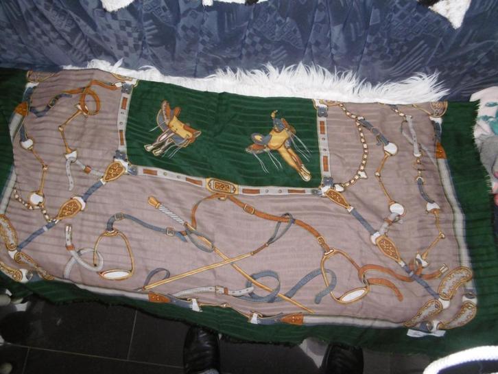 kledij dames sjaaltje vierkant gim renoir, Kleding | Dames, Mutsen, Sjaals en Handschoenen, Zo goed als nieuw, Sjaal, Ophalen of Verzenden