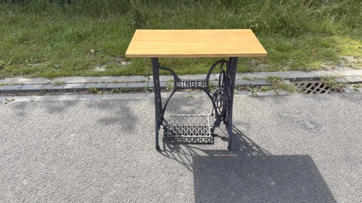 bijzet tafel op een singer, Antiek en Kunst, Antiek | Meubels | Tafels, Ophalen