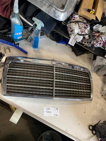 Mercedes W124 1989 Grille  beschikbaar voor biedingen