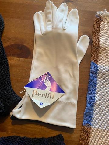 antieken handschoentjes beschikbaar voor biedingen