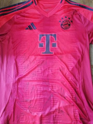 Bayern München 24/25 Thuisshirt Handgetekend door hele team beschikbaar voor biedingen