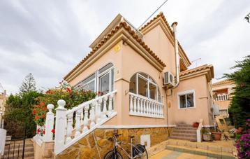 Mediterrane villa met zwembad in Villamartin beschikbaar voor biedingen