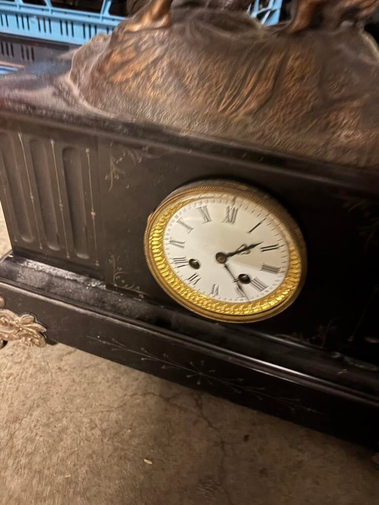 Bronzen beeld met klok, Enlèvement ou Envoi