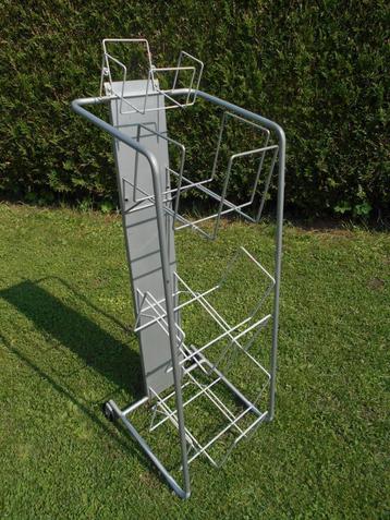 PRESENTOIR INTEREUR/EXTERIEUR POUR JOURNAUX OU BROCHURES A4 beschikbaar voor biedingen