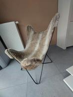 Kuipstoel met zwart stalen frame en dierenhuid, Ophalen, Zo goed als nieuw, Zwart