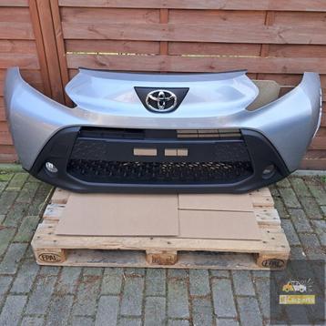 TOYOTA AYGO X 22-24 R VOORBUMPER NIEUW beschikbaar voor biedingen