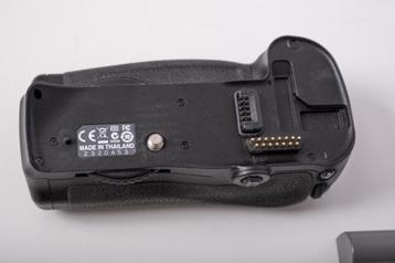 Nikon Battery Grip MB-D10 avec batterie et chargeur disponible aux enchères