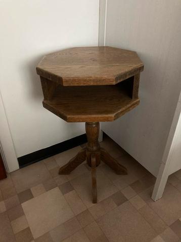 Vintage 8hoekig Haltafeltje,gemaakt van hout. beschikbaar voor biedingen