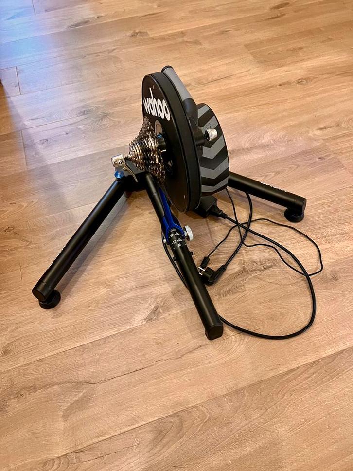 Wahoo Kickr V4 in perfecte staat met 10 speed cassette, Sport en Fitness, Wielrennen, Zo goed als nieuw, Ophalen