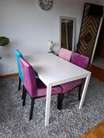 Table extensible  ikea en  très bon état +4 chaises