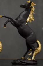 Belle statue d'un cheval cabré aux cheveux noirs dorés (30cm, Enlèvement ou Envoi, Neuf, Animal