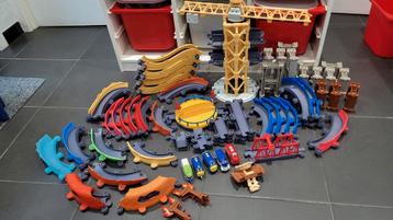 Tomy treinset (5 treinjes + kraan) beschikbaar voor biedingen