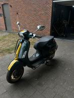 Vespa sprint s50 (b klasse) limited edition racing, Fietsen en Brommers, Ophalen