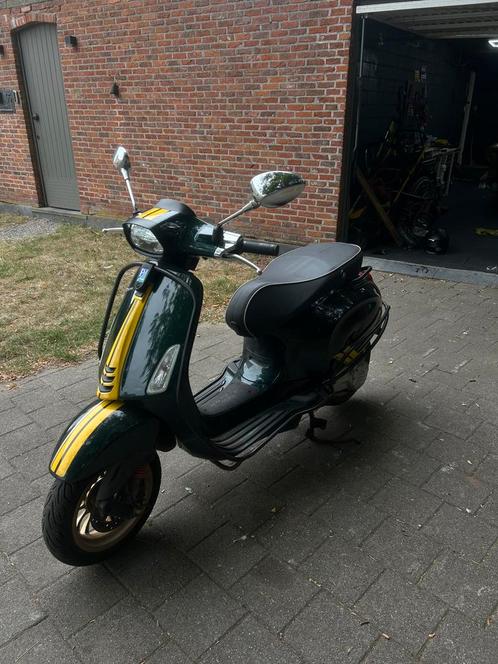 Vespa sprint s50 (b klasse) limited edition racing, Fietsen en Brommers, Scooters | Vespa, Ophalen