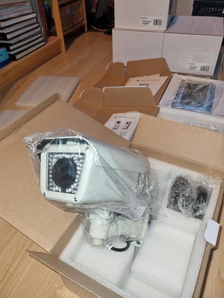 Surveillance par caméra IP, caméra 4xFHD, interphone et enre, TV, Hi-fi & Vidéo, Caméras de surveillance, Neuf, Caméra extérieure