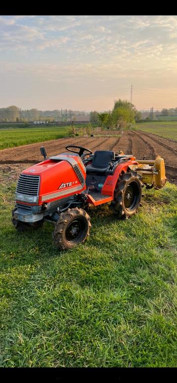 Tuinen leuckx minitractor met werktuigen en chauffeur tehuur