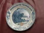 Porseleinen herdenkingsbord “Herrijzend Nederland", 1945, Enlèvement ou Envoi, Autres, Objet d'art