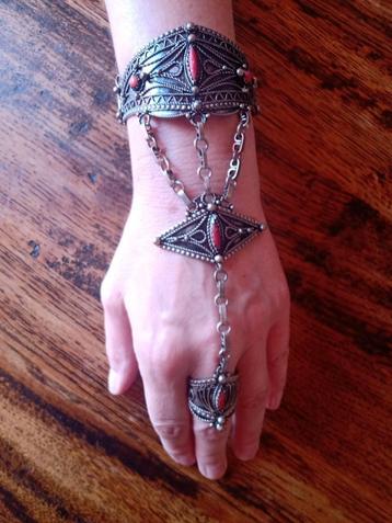 Prachtige antieke zilveren etnische Berberslavenarmband beschikbaar voor biedingen