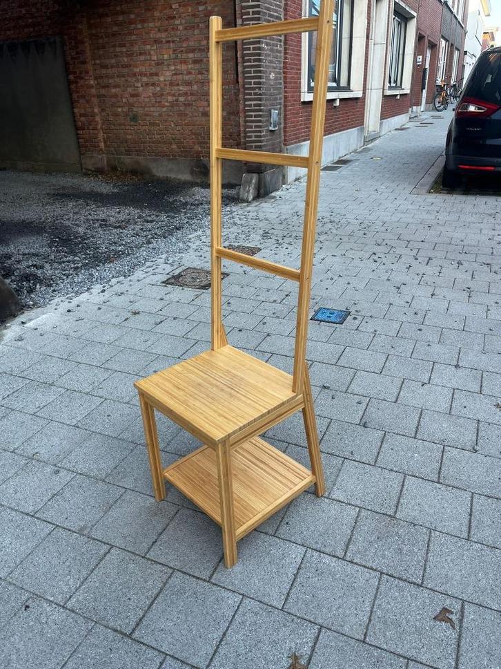Badkamer stoel met handdoekrek, Huis en Inrichting, Badkamer | Badkamermeubels, Gebruikt, Overige typen, Minder dan 100 cm, Minder dan 50 cm