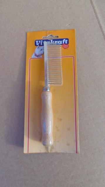 12 x Honden kam nieuw in de verpakking.merk: Vitakraft. beschikbaar voor biedingen