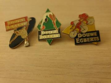 3 vintage Douwe Egberts speldjes uit de jaren 90 beschikbaar voor biedingen
