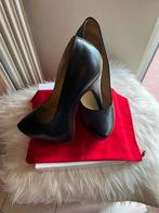 Christian Louboutin pumps, Kleding | Dames, Schoenen, Ophalen of Verzenden, Zo goed als nieuw, Zwart, Pumps