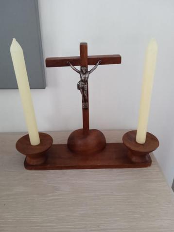 vintage houten kruisbeeld beschikbaar voor biedingen