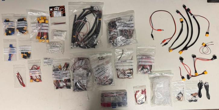 Zeer grote hoeveelheid kabels (Tamiya, Traxxas, Axial, etc), Hobby & Loisirs créatifs, Modélisme | Radiocommandé & Téléguidé | Autre