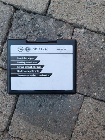 Anti-diefstalmoeren voor Opel Insignia A beschikbaar voor biedingen
