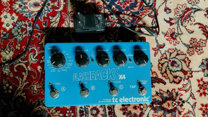 Tc Electronic Flashback X4, Muziek en Instrumenten, Effecten, Zo goed als nieuw, Delay of Echo, Overige typen, Ophalen of Verzenden
