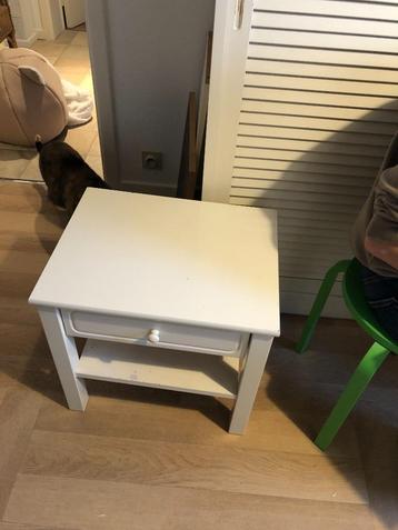 table de nuit blanche IKEA