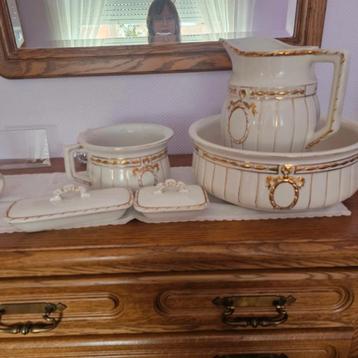 Set de toilette en faïence A.M.C., Enlèvement