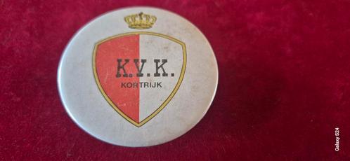Oude voetbal opsteekbadge  KVK Kortrijk, Verzamelen, Sportartikelen en Voetbal, Zo goed als nieuw, Ophalen