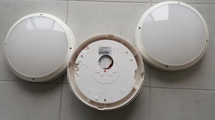 3 x muur & plafond verlichting Sola, Huis en Inrichting, Lampen | Plafondlampen, Gebruikt, Kunststof, Overige materialen, Ophalen