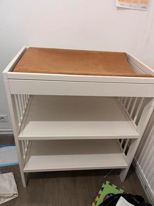 Berceau + table à langer, Enfants & Bébés, Chambre d'enfant | Commodes & Armoires, Utilisé