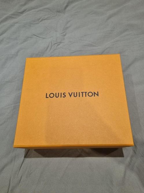 LV Authentic box 30x28x14cm, Handtassen en Accessoires, Overige Accessoires, Nieuw, Ophalen of Verzenden